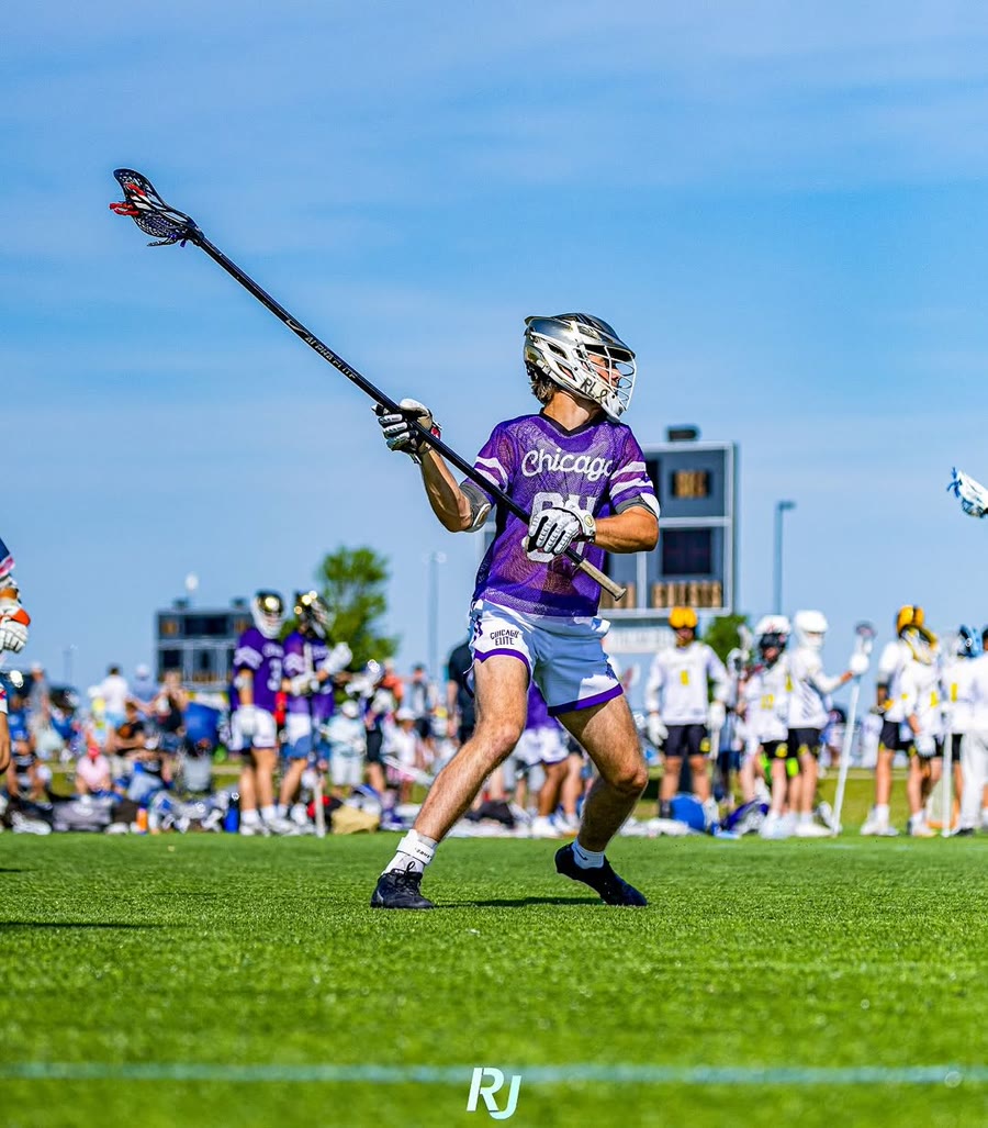 Chicago Elite midfielder running